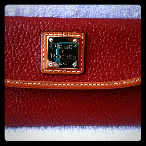 Dooney & Bourke Handbags - Dooney & Bourke Wallet